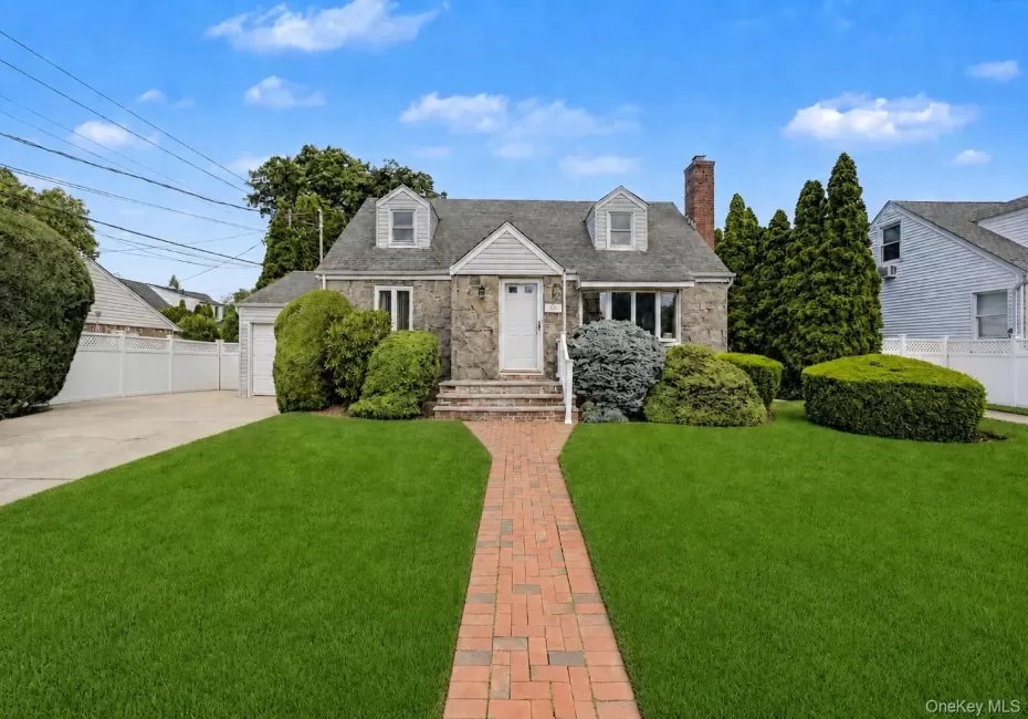1753 Maurice Avenue, Hempstead, NY, 4 Bedrooms Bedrooms, 7 Rooms Rooms,1 BathroomBathrooms,Residential,For Rent,Maurice,0,1015599 1753 Maurice Avenue, Hempstead, NY, 4 Bedrooms Bedrooms, 7 Rooms Rooms,1 BathroomBathrooms,Residential,For Rent,Maurice,0,1015599