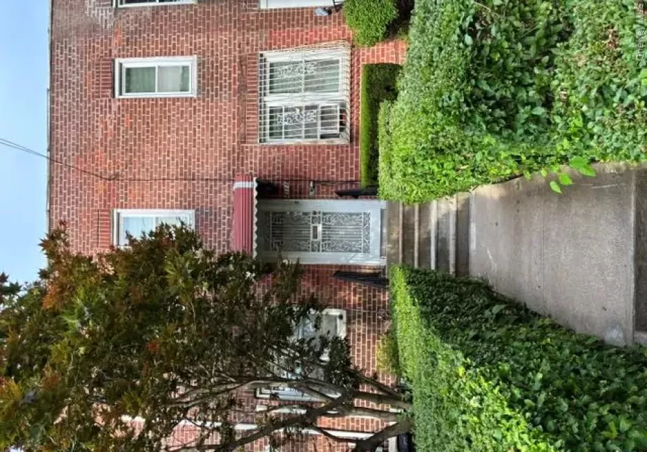 4118 Murdock Avenue, New York, NY, 2 Bedrooms Bedrooms, 6 Rooms Rooms,1 BathroomBathrooms,Residential,For Rent,Murdock,0,1016641 4118 Murdock Avenue, New York, NY, 2 Bedrooms Bedrooms, 6 Rooms Rooms,1 BathroomBathrooms,Residential,For Rent,Murdock,0,1016641