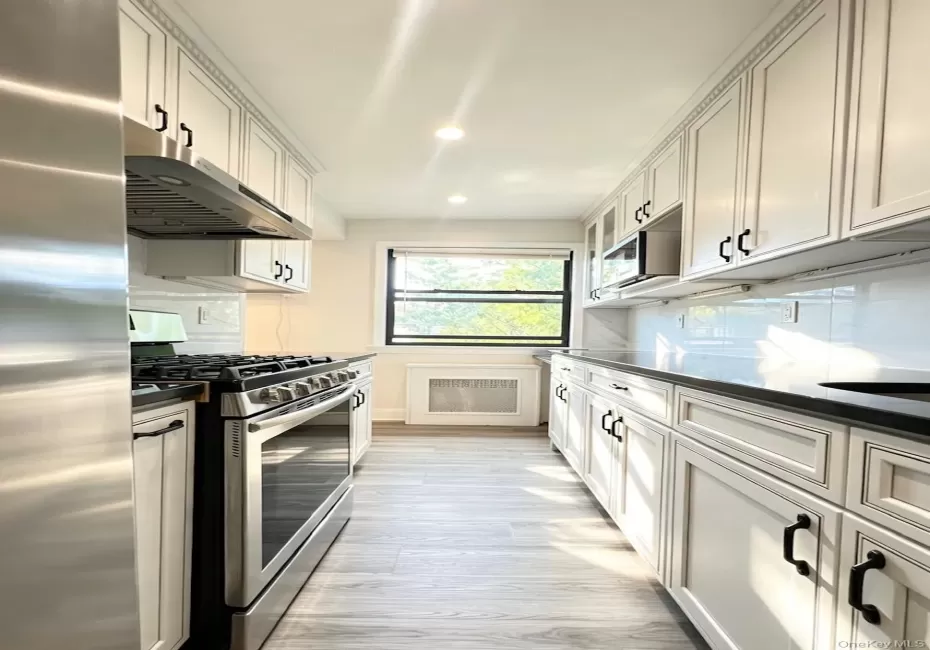 6943 136th Street, New York, NY, 1 Bedroom Bedrooms, 4 Rooms Rooms,1 BathroomBathrooms,Residential,For Rent,136th,0,1016614 6943 136th Street, New York, NY, 1 Bedroom Bedrooms, 4 Rooms Rooms,1 BathroomBathrooms,Residential,For Rent,136th,0,1016614