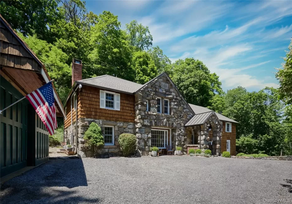 32 Lookout Road, Tuxedo, NY, 5 Bedrooms Bedrooms, 14 Rooms Rooms,3 BathroomsBathrooms,Residential,For Rent,Lookout,0,1002031 32 Lookout Road, Tuxedo, NY, 5 Bedrooms Bedrooms, 14 Rooms Rooms,3 BathroomsBathrooms,Residential,For Rent,Lookout,0,1002031