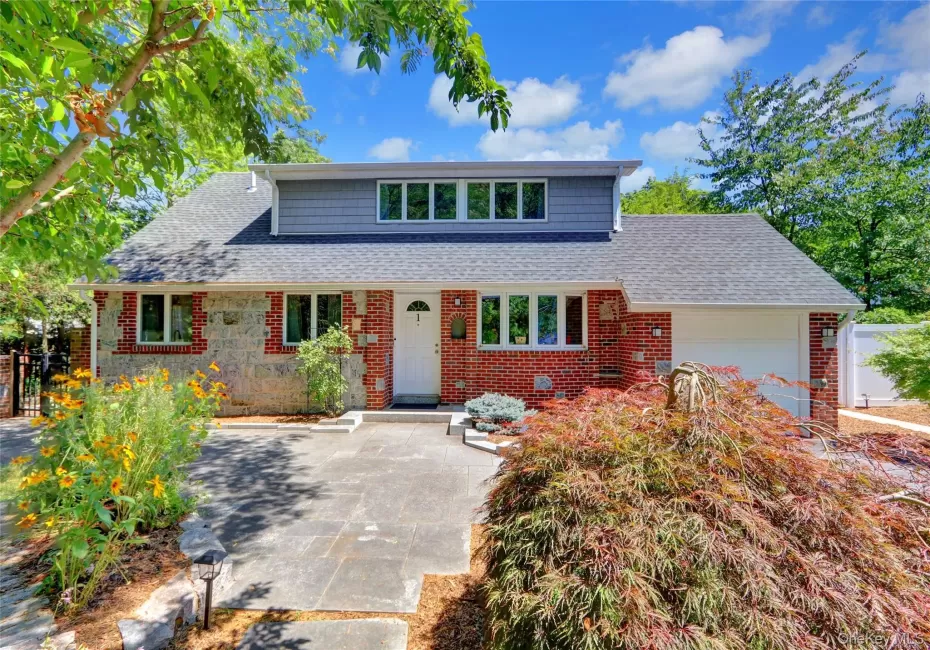 1 Burr Road, Huntington, NY, 4 Bedrooms Bedrooms, 7 Rooms Rooms,2 BathroomsBathrooms,Residential,For Rent,Burr,0,1016769 1 Burr Road, Huntington, NY, 4 Bedrooms Bedrooms, 7 Rooms Rooms,2 BathroomsBathrooms,Residential,For Rent,Burr,0,1016769