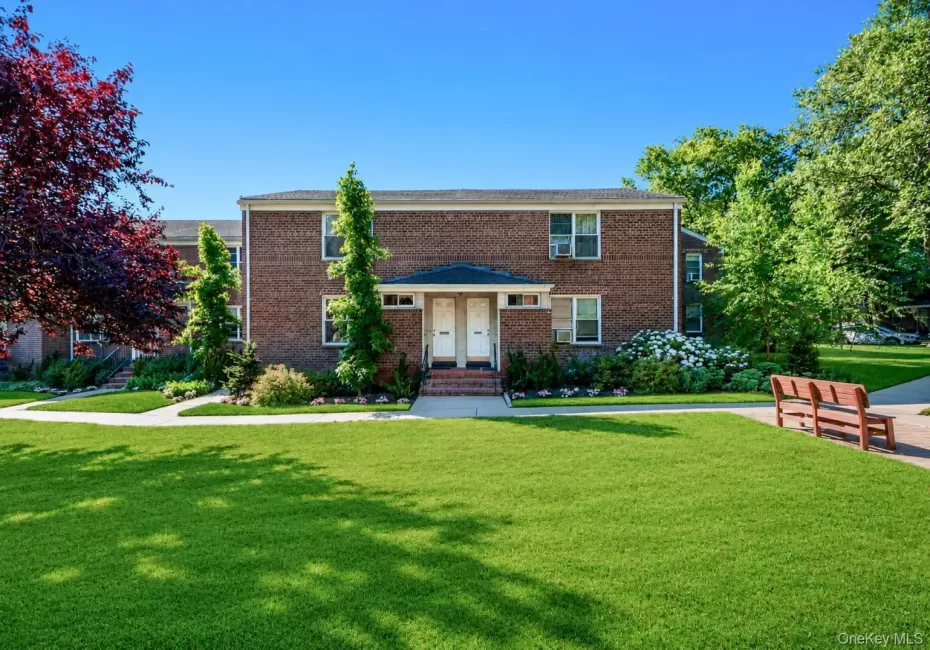 75 Edwards Street, North Hempstead, NY, 1 Bedroom Bedrooms, 4 Rooms Rooms,1 BathroomBathrooms,Residential,For Rent,Edwards,0,KEY1016533 75 Edwards Street, North Hempstead, NY, 1 Bedroom Bedrooms, 4 Rooms Rooms,1 BathroomBathrooms,Residential,For Rent,Edwards,0,KEY1016533