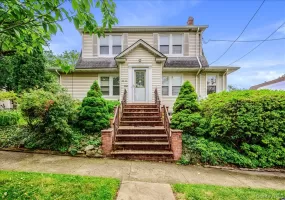 4634 Iris Lane, North Hempstead, NY, 3 Bedrooms Bedrooms, 7 Rooms Rooms,1 BathroomBathrooms,Residential,For Rent,Iris,0,1017337 4634 Iris Lane, North Hempstead, NY, 3 Bedrooms Bedrooms, 7 Rooms Rooms,1 BathroomBathrooms,Residential,For Rent,Iris,0,1017337