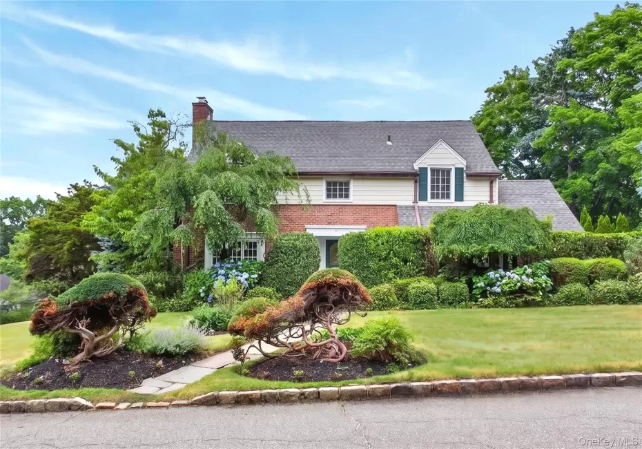 10 Ridge Drive, North Hempstead, NY, 4 Bedrooms Bedrooms, 8 Rooms Rooms,2 BathroomsBathrooms,Residential,For Rent,Ridge,0,1017018 10 Ridge Drive, North Hempstead, NY, 4 Bedrooms Bedrooms, 8 Rooms Rooms,2 BathroomsBathrooms,Residential,For Rent,Ridge,0,1017018