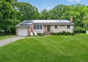 257 Bow Drive, Smithtown, NY, 3 Bedrooms Bedrooms, 7 Rooms Rooms,1 BathroomBathrooms,Residential,For Rent,Bow,0,KEY1014274 257 Bow Drive, Smithtown, NY, 3 Bedrooms Bedrooms, 7 Rooms Rooms,1 BathroomBathrooms,Residential,For Rent,Bow,0,KEY1014274