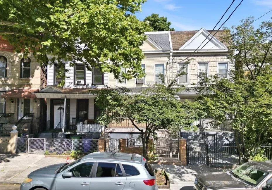 1328 Teller Avenue, New York, NY, 4 Bedrooms Bedrooms, 8 Rooms Rooms,3 BathroomsBathrooms,Residential,For Rent,Teller,0,1017178 1328 Teller Avenue, New York, NY, 4 Bedrooms Bedrooms, 8 Rooms Rooms,3 BathroomsBathrooms,Residential,For Rent,Teller,0,1017178