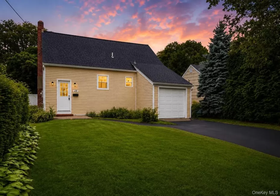 17A Riverside Street, Babylon, NY, 4 Bedrooms Bedrooms, 7 Rooms Rooms,2 BathroomsBathrooms,Residential,For Rent,Riverside,0,KEY1017243 17A Riverside Street, Babylon, NY, 4 Bedrooms Bedrooms, 7 Rooms Rooms,2 BathroomsBathrooms,Residential,For Rent,Riverside,0,KEY1017243