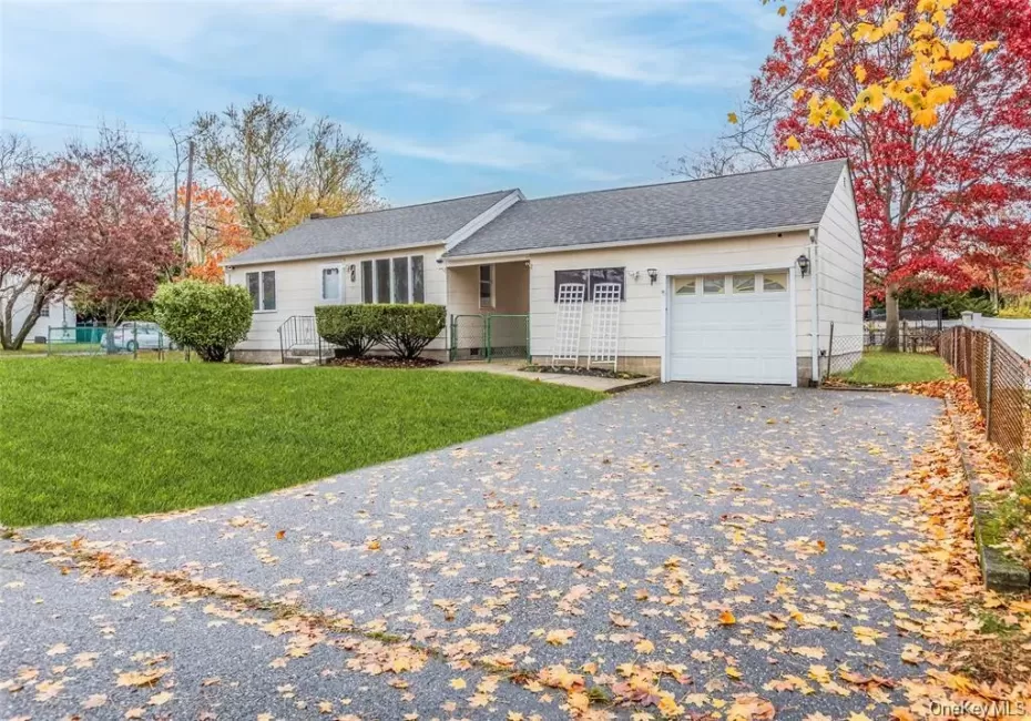 141 Wendy Drive, Brookhaven, NY, 2 Bedrooms Bedrooms, 4 Rooms Rooms,1 BathroomBathrooms,Residential,For Rent,Wendy,0,1017408 141 Wendy Drive, Brookhaven, NY, 2 Bedrooms Bedrooms, 4 Rooms Rooms,1 BathroomBathrooms,Residential,For Rent,Wendy,0,1017408