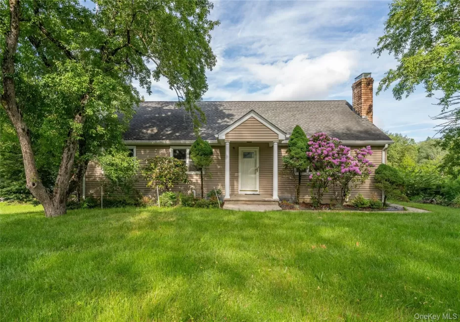 Bright and sunny home with updated kitchen and baths. Expansion potential. Bright and sunny home with updated kitchen and baths. Expansion potential.