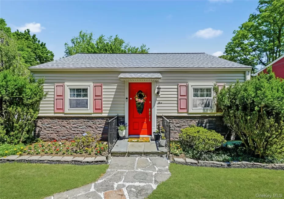 5 Lawrence Street, Clarkstown, NY, 3 Bedrooms Bedrooms, 6 Rooms Rooms,2 BathroomsBathrooms,Residential,For Rent,Lawrence,0,KEY1010274 5 Lawrence Street, Clarkstown, NY, 3 Bedrooms Bedrooms, 6 Rooms Rooms,2 BathroomsBathrooms,Residential,For Rent,Lawrence,0,KEY1010274