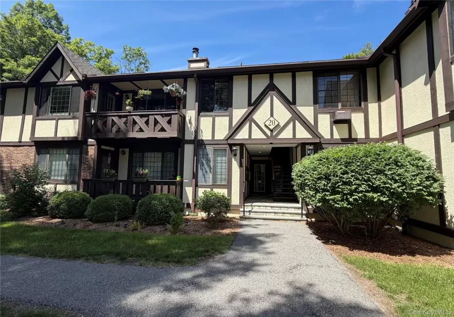 20 Foxwood Drive, Mount Pleasant, NY, 1 Bedroom Bedrooms, 5 Rooms Rooms,1 BathroomBathrooms,Residential,For Rent,Foxwood,0,KEY1013700 20 Foxwood Drive, Mount Pleasant, NY, 1 Bedroom Bedrooms, 5 Rooms Rooms,1 BathroomBathrooms,Residential,For Rent,Foxwood,0,KEY1013700