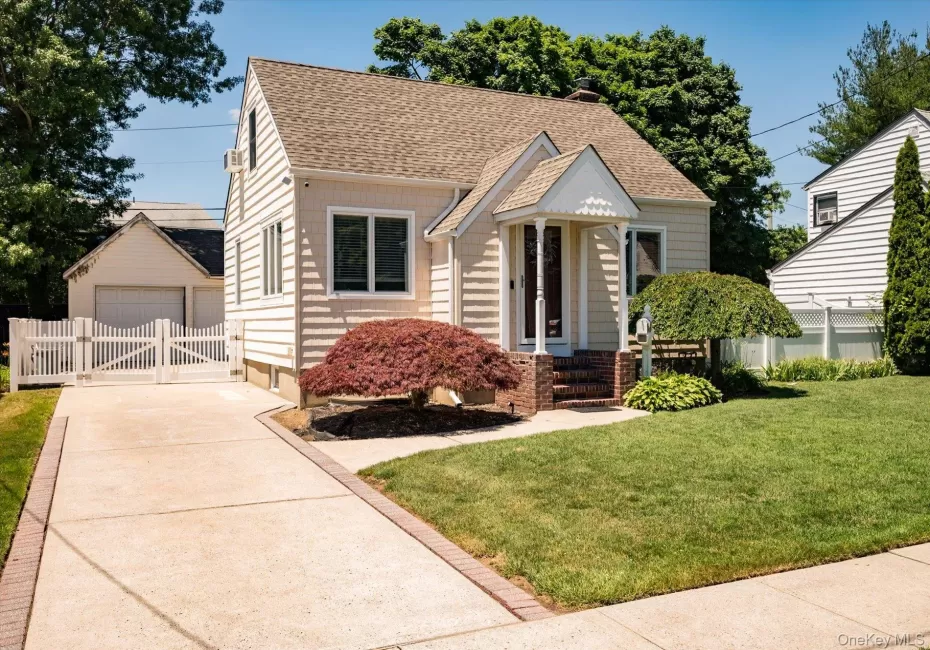 36 Iroquois Place, Oyster Bay, NY, 3 Bedrooms Bedrooms, 6 Rooms Rooms,1 BathroomBathrooms,Residential,For Rent,Iroquois,0,1007341 36 Iroquois Place, Oyster Bay, NY, 3 Bedrooms Bedrooms, 6 Rooms Rooms,1 BathroomBathrooms,Residential,For Rent,Iroquois,0,1007341