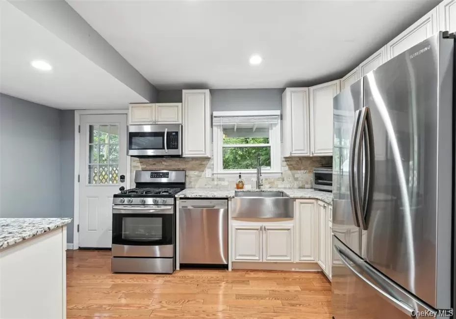 8 Broadway, Clarkstown, NY, 3 Bedrooms Bedrooms, 6 Rooms Rooms,2 BathroomsBathrooms,Residential Lease,For Rent,Broadway,0,KEY997509 8 Broadway, Clarkstown, NY, 3 Bedrooms Bedrooms, 6 Rooms Rooms,2 BathroomsBathrooms,Residential Lease,For Rent,Broadway,0,KEY997509
