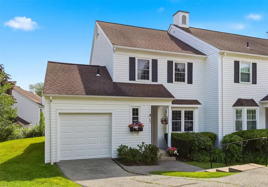 Welcome to 103 Locust Ridge, fabulous end unit with a one car garage Welcome to 103 Locust Ridge, fabulous end unit with a one car garage