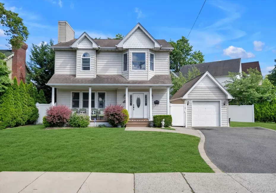 146 Melville Road, Oyster Bay, NY, 3 Bedrooms Bedrooms, 7 Rooms Rooms,2 BathroomsBathrooms,Residential,For Rent,Melville,0,KEY1016544 146 Melville Road, Oyster Bay, NY, 3 Bedrooms Bedrooms, 7 Rooms Rooms,2 BathroomsBathrooms,Residential,For Rent,Melville,0,KEY1016544
