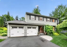 14 Tyler Place, Clarkstown, NY, 4 Bedrooms Bedrooms, 10 Rooms Rooms,2 BathroomsBathrooms,Residential,For Rent,Tyler,0,KEY1012908 14 Tyler Place, Clarkstown, NY, 4 Bedrooms Bedrooms, 10 Rooms Rooms,2 BathroomsBathrooms,Residential,For Rent,Tyler,0,KEY1012908