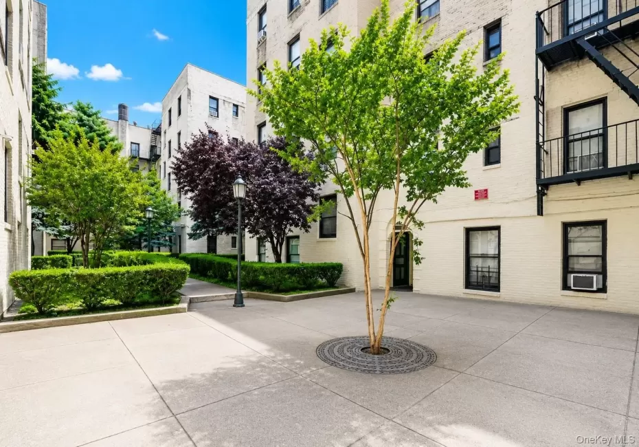 21-15 33st, New York, NY, 2 Bedrooms Bedrooms, 4 Rooms Rooms,1 BathroomBathrooms,Residential,For Rent,33st,0,1017731 21-15 33st, New York, NY, 2 Bedrooms Bedrooms, 4 Rooms Rooms,1 BathroomBathrooms,Residential,For Rent,33st,0,1017731