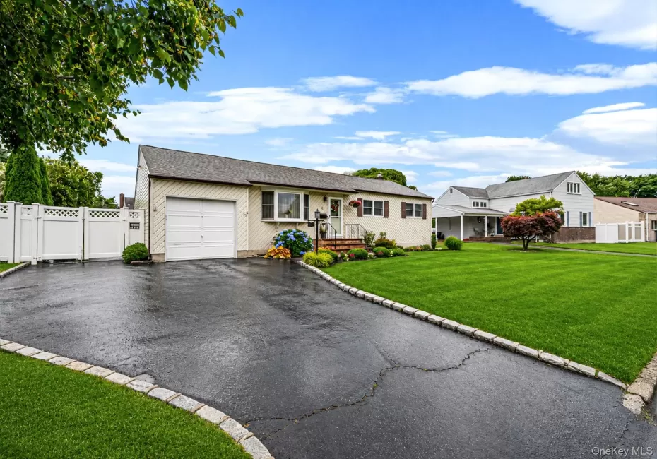 6 Elwin Place, Huntington, NY, 3 Bedrooms Bedrooms, 6 Rooms Rooms,1 BathroomBathrooms,Residential,For Rent,Elwin,0,KEY1017526 6 Elwin Place, Huntington, NY, 3 Bedrooms Bedrooms, 6 Rooms Rooms,1 BathroomBathrooms,Residential,For Rent,Elwin,0,KEY1017526