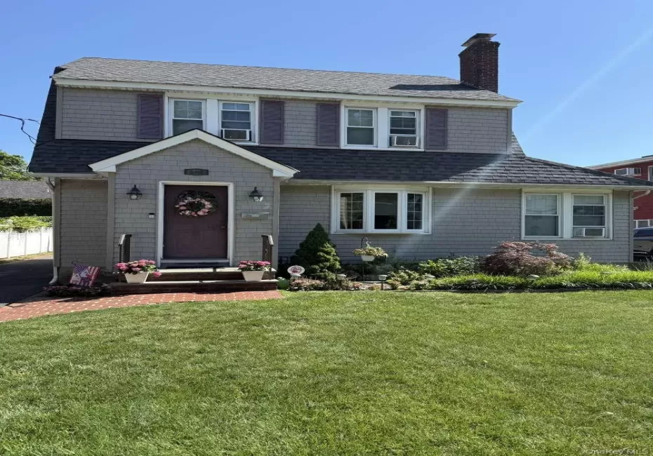145 Raymond Street, Hempstead, NY, 3 Bedrooms Bedrooms, 11 Rooms Rooms,2 BathroomsBathrooms,Residential,For Rent,Raymond,0,KEY1017780 145 Raymond Street, Hempstead, NY, 3 Bedrooms Bedrooms, 11 Rooms Rooms,2 BathroomsBathrooms,Residential,For Rent,Raymond,0,KEY1017780