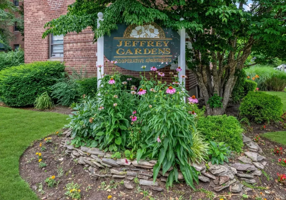Welcome to Jeffrey Gardens! Welcome to Jeffrey Gardens!