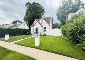 706 Partridge Avenue, Hempstead, NY, 4 Bedrooms Bedrooms, 7 Rooms Rooms,3 BathroomsBathrooms,Residential,For Rent,Partridge,0,1017950 706 Partridge Avenue, Hempstead, NY, 4 Bedrooms Bedrooms, 7 Rooms Rooms,3 BathroomsBathrooms,Residential,For Rent,Partridge,0,1017950