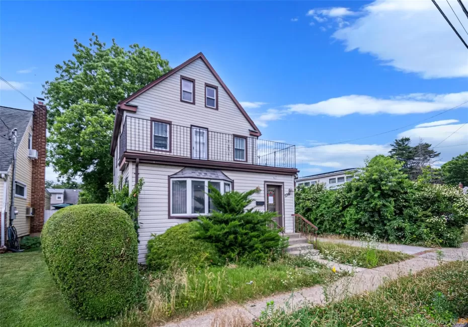 338 California Avenue, Hempstead, NY, 3 Bedrooms Bedrooms, 10 Rooms Rooms,2 BathroomsBathrooms,Residential,For Rent,California,0,KEY1017922 338 California Avenue, Hempstead, NY, 3 Bedrooms Bedrooms, 10 Rooms Rooms,2 BathroomsBathrooms,Residential,For Rent,California,0,KEY1017922