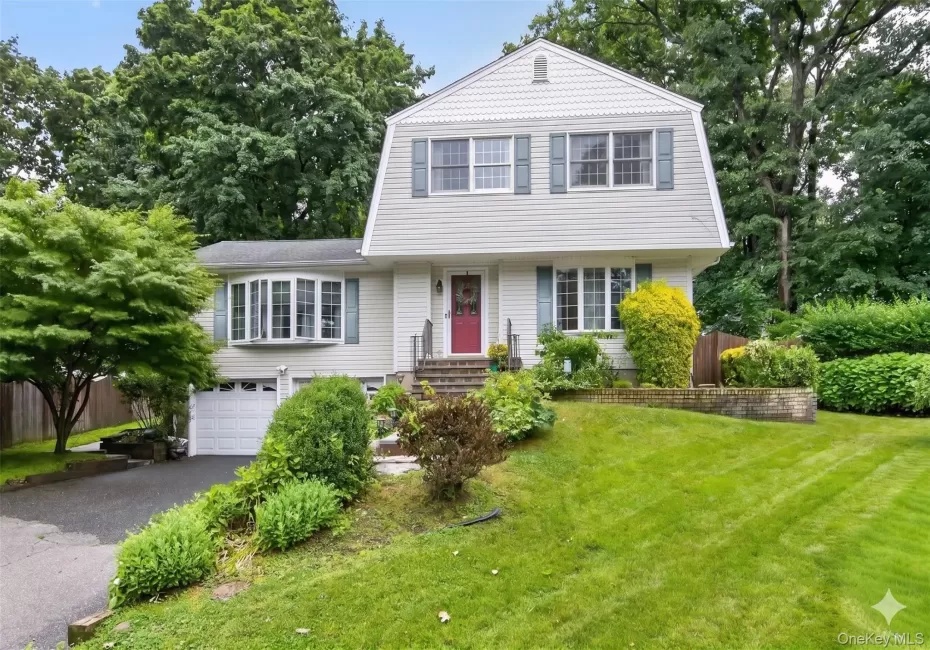 8 Tuscan Court, Huntington, NY, 4 Bedrooms Bedrooms, 8 Rooms Rooms,2 BathroomsBathrooms,Residential,For Rent,Tuscan,0,KEY1017868 8 Tuscan Court, Huntington, NY, 4 Bedrooms Bedrooms, 8 Rooms Rooms,2 BathroomsBathrooms,Residential,For Rent,Tuscan,0,KEY1017868
