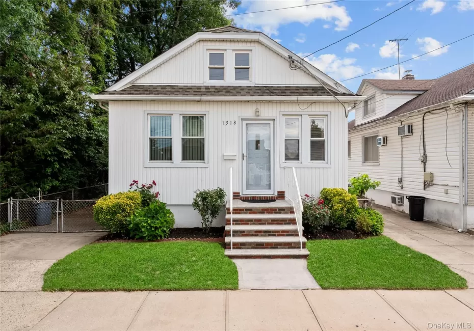1318 Scimitar Avenue, Hempstead, NY, 4 Bedrooms Bedrooms, 8 Rooms Rooms,2 BathroomsBathrooms,Residential,For Rent,Scimitar,0,KEY1017689 1318 Scimitar Avenue, Hempstead, NY, 4 Bedrooms Bedrooms, 8 Rooms Rooms,2 BathroomsBathrooms,Residential,For Rent,Scimitar,0,KEY1017689