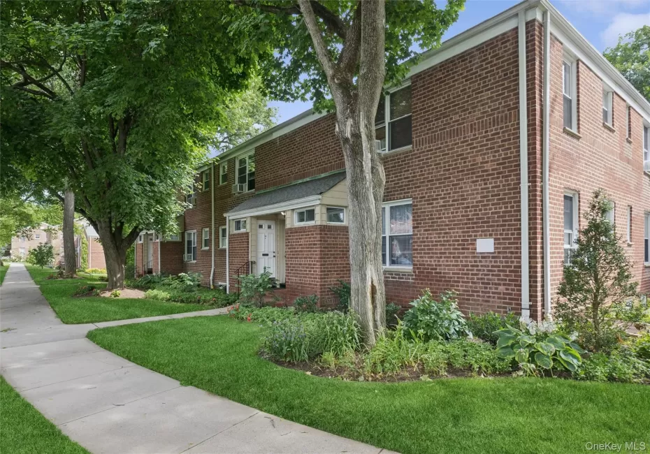43 Edwards Street, North Hempstead, NY, 1 Bedroom Bedrooms, 4 Rooms Rooms,1 BathroomBathrooms,Residential,For Rent,Edwards,0,KEY1017615 43 Edwards Street, North Hempstead, NY, 1 Bedroom Bedrooms, 4 Rooms Rooms,1 BathroomBathrooms,Residential,For Rent,Edwards,0,KEY1017615