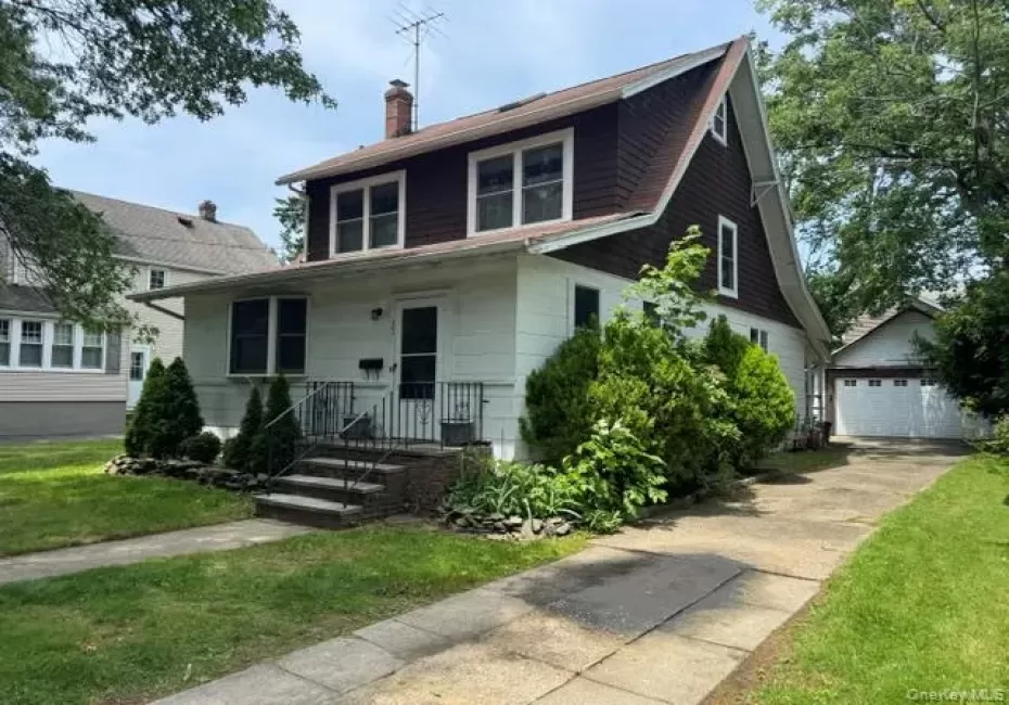 35 Fairview Avenue, North Hempstead, NY, 4 Bedrooms Bedrooms, 7 Rooms Rooms,2 BathroomsBathrooms,Residential,For Rent,Fairview,0,KEY1018060 35 Fairview Avenue, North Hempstead, NY, 4 Bedrooms Bedrooms, 7 Rooms Rooms,2 BathroomsBathrooms,Residential,For Rent,Fairview,0,KEY1018060
