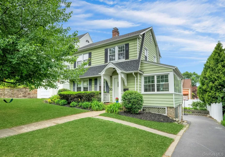 Lovely Colonial in great neighborhood! Lovely Colonial in great neighborhood!
