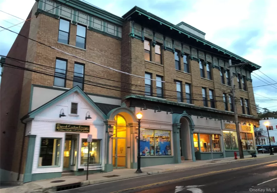 303 Main Street, North Hempstead, NY, 1 Bedroom Bedrooms, 2 Rooms Rooms,1 BathroomBathrooms,Residential Lease,For Rent,Main,0,KEY1018513 303 Main Street, North Hempstead, NY, 1 Bedroom Bedrooms, 2 Rooms Rooms,1 BathroomBathrooms,Residential Lease,For Rent,Main,0,KEY1018513