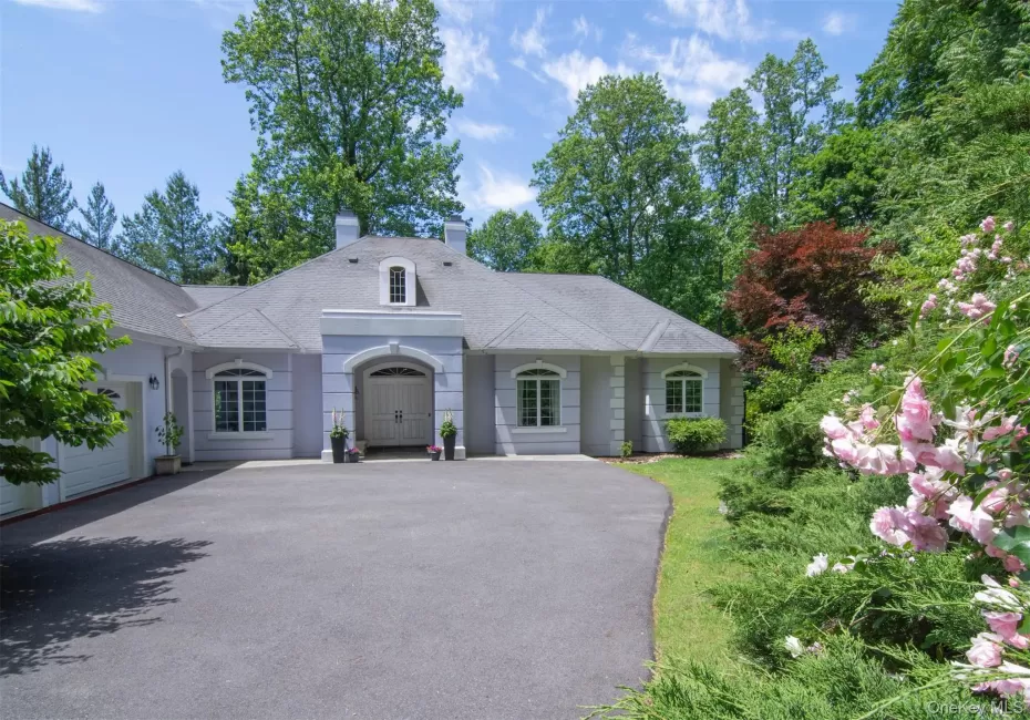 Welcome to 29 Halsey Pond Lane in spought after Legend Hollow Welcome to 29 Halsey Pond Lane in spought after Legend Hollow