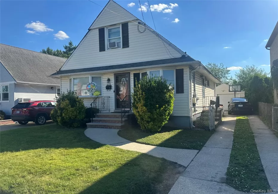 573 Lakeville Road, North Hempstead, NY, 4 Bedrooms Bedrooms, 7 Rooms Rooms,2 BathroomsBathrooms,Residential,For Rent,Lakeville,0,KEY1017935 573 Lakeville Road, North Hempstead, NY, 4 Bedrooms Bedrooms, 7 Rooms Rooms,2 BathroomsBathrooms,Residential,For Rent,Lakeville,0,KEY1017935
