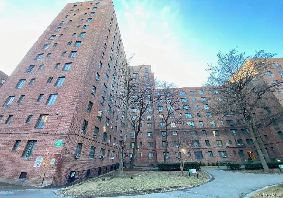 1604 Metropolitan Avenue, New York, NY, 2 Bedrooms Bedrooms, 3 Rooms Rooms,1 BathroomBathrooms,Residential,For Rent,Metropolitan,0,KEY993881 1604 Metropolitan Avenue, New York, NY, 2 Bedrooms Bedrooms, 3 Rooms Rooms,1 BathroomBathrooms,Residential,For Rent,Metropolitan,0,KEY993881