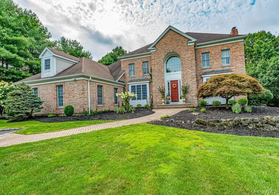 Magnificent home located in a cul de sac Magnificent home located in a cul de sac