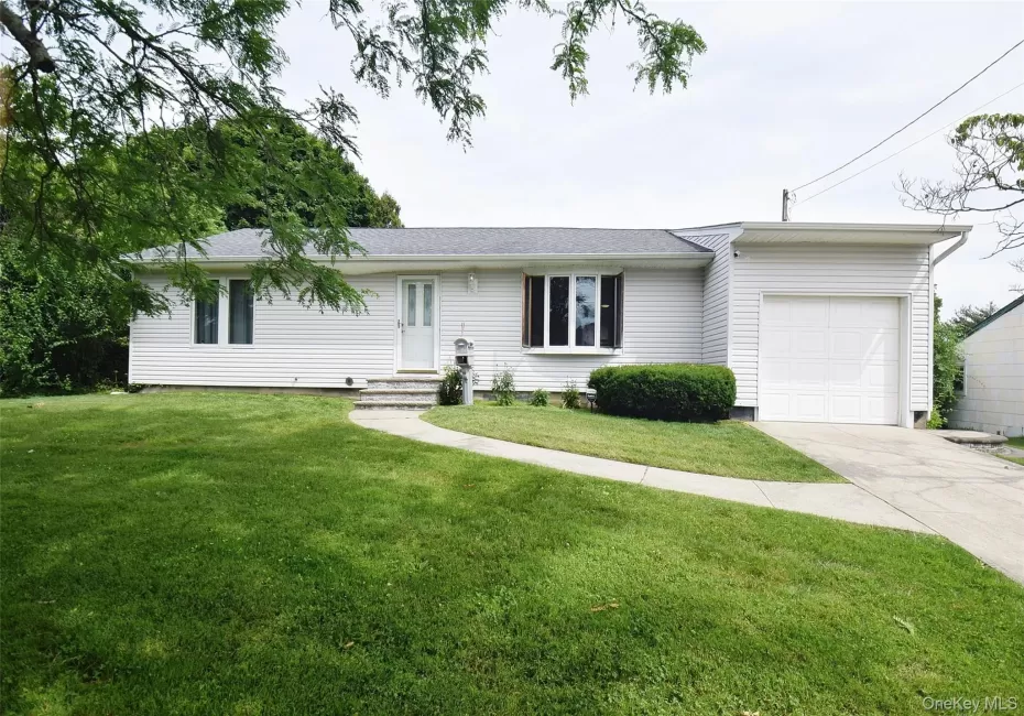 27 Naples Avenue, Islip, NY, 3 Bedrooms Bedrooms, 6 Rooms Rooms,1 BathroomBathrooms,Residential,For Rent,Naples,0,KEY1016616 27 Naples Avenue, Islip, NY, 3 Bedrooms Bedrooms, 6 Rooms Rooms,1 BathroomBathrooms,Residential,For Rent,Naples,0,KEY1016616
