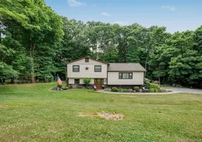 47 Martin Road, East Fishkill, NY, 3 Bedrooms Bedrooms, 8 Rooms Rooms,2 BathroomsBathrooms,Residential,For Rent,Martin,0,1016502 47 Martin Road, East Fishkill, NY, 3 Bedrooms Bedrooms, 8 Rooms Rooms,2 BathroomsBathrooms,Residential,For Rent,Martin,0,1016502