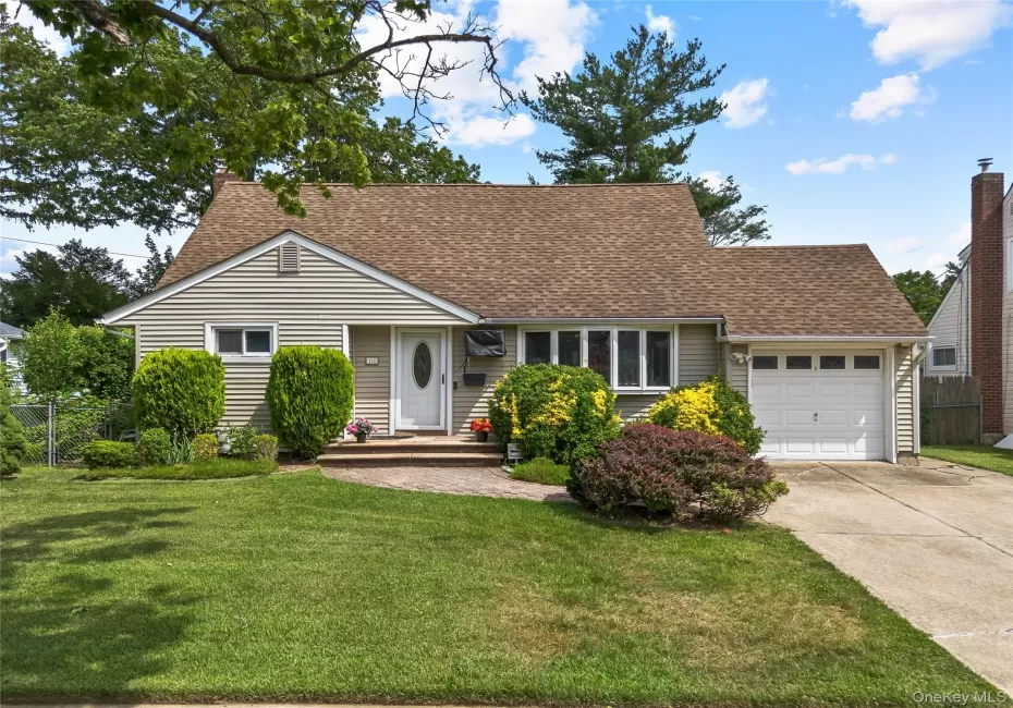 110 Briarcliff Road, North Hempstead, NY, 4 Bedrooms Bedrooms, 9 Rooms Rooms,2 BathroomsBathrooms,Residential,For Rent,Briarcliff,0,KEY1017330 110 Briarcliff Road, North Hempstead, NY, 4 Bedrooms Bedrooms, 9 Rooms Rooms,2 BathroomsBathrooms,Residential,For Rent,Briarcliff,0,KEY1017330