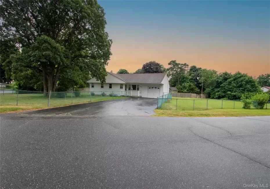 44 Willoughby Street, Islip, NY, 3 Bedrooms Bedrooms, 7 Rooms Rooms,2 BathroomsBathrooms,Residential,For Rent,Willoughby,0,KEY1017953 44 Willoughby Street, Islip, NY, 3 Bedrooms Bedrooms, 7 Rooms Rooms,2 BathroomsBathrooms,Residential,For Rent,Willoughby,0,KEY1017953