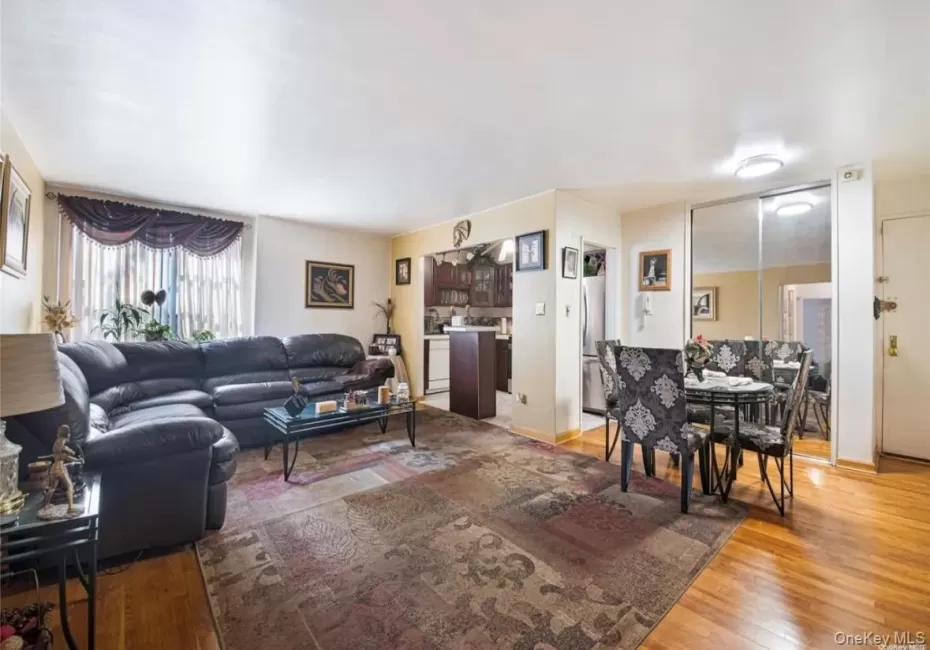Hardwood flooring throughout the main living areas Hardwood flooring throughout the main living areas