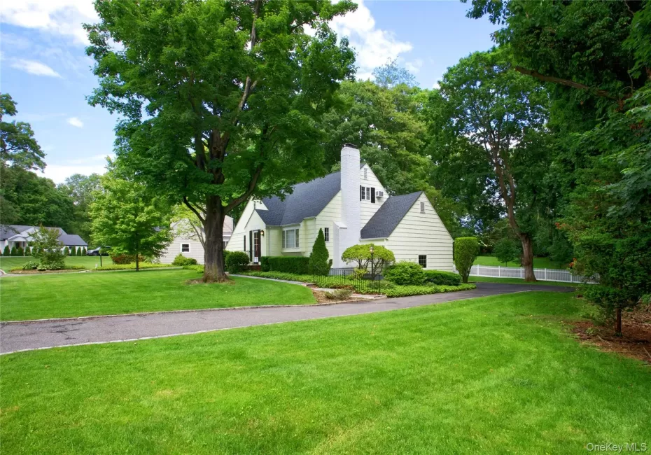 18 Old Farm Road, North Hempstead, NY, 4 Bedrooms Bedrooms, 7 Rooms Rooms,2 BathroomsBathrooms,Residential,For Rent,Old Farm,0,KEY1016471 18 Old Farm Road, North Hempstead, NY, 4 Bedrooms Bedrooms, 7 Rooms Rooms,2 BathroomsBathrooms,Residential,For Rent,Old Farm,0,KEY1016471