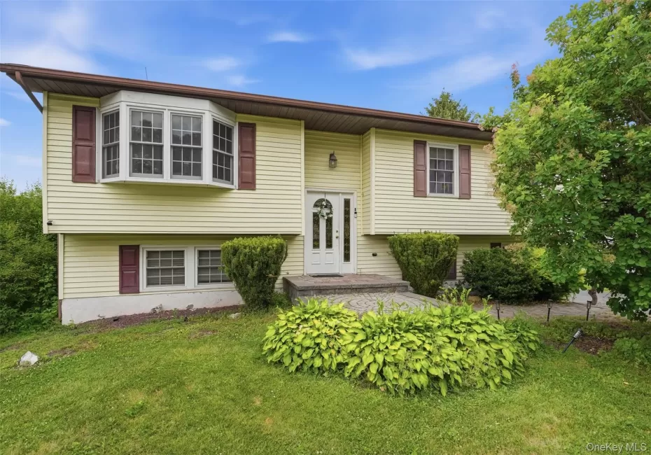 11 Applesauce Lane, Wappinger, NY, 3 Bedrooms Bedrooms, 8 Rooms Rooms,2 BathroomsBathrooms,Residential,For Rent,Applesauce,0,KEY1017879 11 Applesauce Lane, Wappinger, NY, 3 Bedrooms Bedrooms, 8 Rooms Rooms,2 BathroomsBathrooms,Residential,For Rent,Applesauce,0,KEY1017879