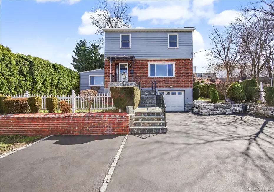 WELCOME to 14 Emerald Place! WELCOME to 14 Emerald Place!