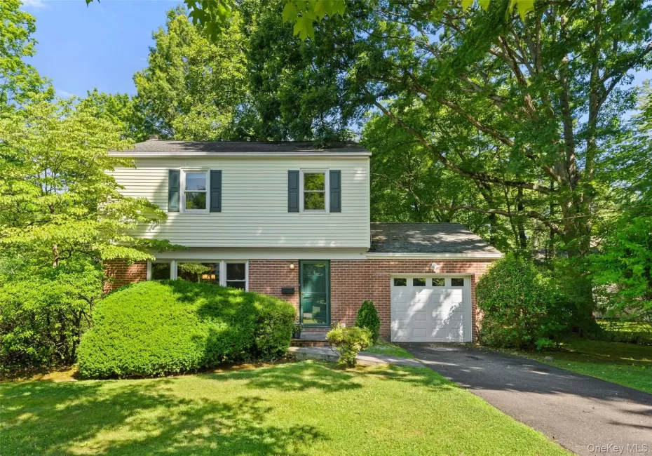 4 Pin Oak Lane, White Plains, NY, 3 Bedrooms Bedrooms, 7 Rooms Rooms,2 BathroomsBathrooms,Residential,For Rent,Pin Oak,0,KEY1015304 4 Pin Oak Lane, White Plains, NY, 3 Bedrooms Bedrooms, 7 Rooms Rooms,2 BathroomsBathrooms,Residential,For Rent,Pin Oak,0,KEY1015304