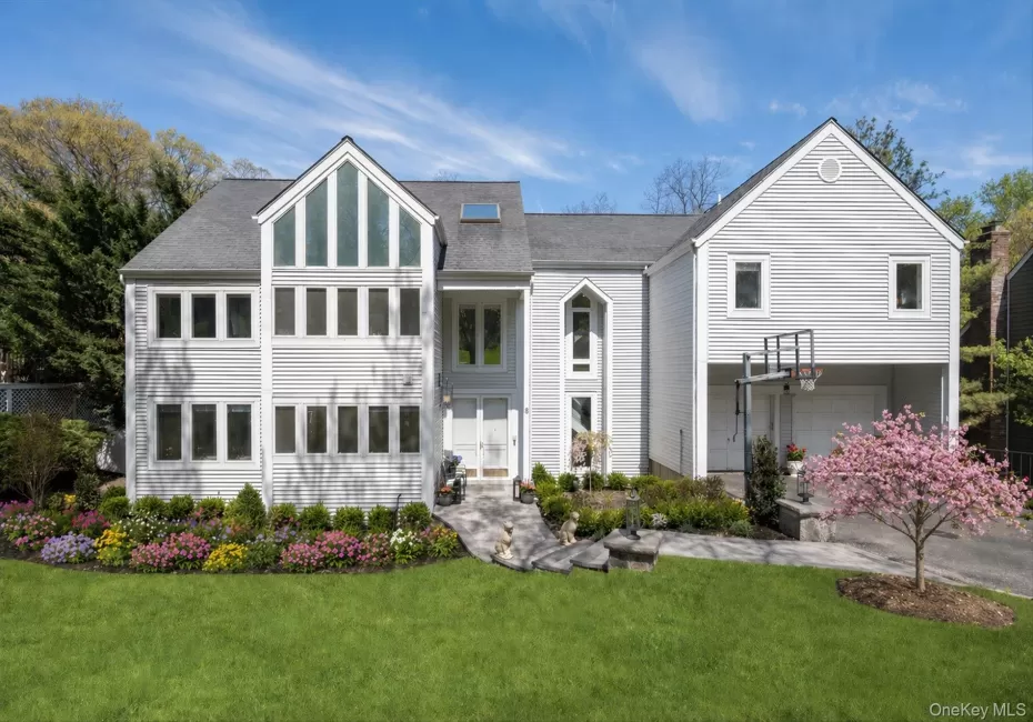 8 Verity Lane, North Hempstead, NY, 5 Bedrooms Bedrooms, 9 Rooms Rooms,4 BathroomsBathrooms,Residential,For Rent,Verity,0,1012402 8 Verity Lane, North Hempstead, NY, 5 Bedrooms Bedrooms, 9 Rooms Rooms,4 BathroomsBathrooms,Residential,For Rent,Verity,0,1012402