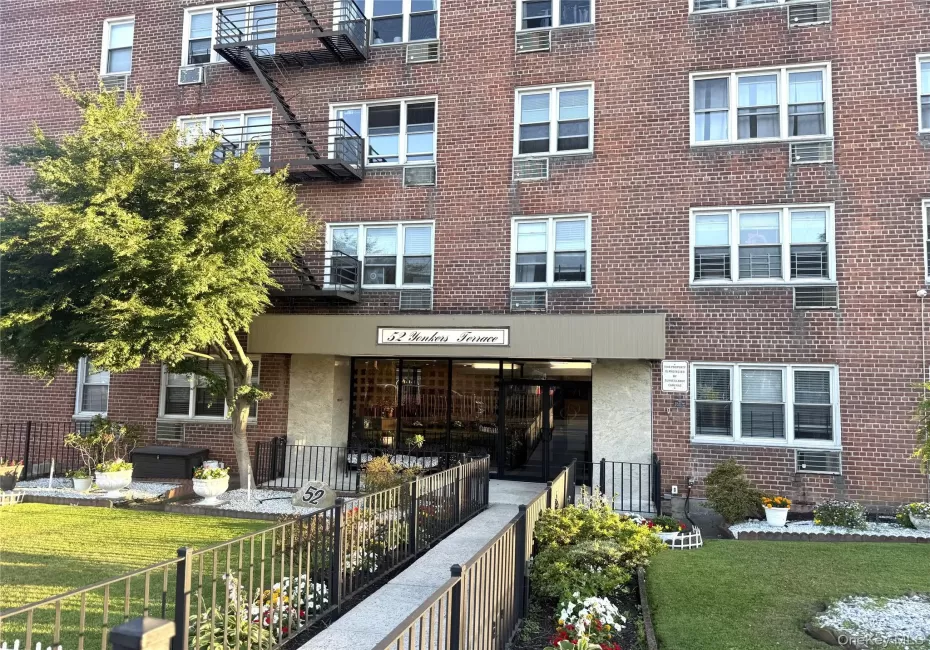 52 Yonkers Terrace, Yonkers, NY, 1 Bedroom Bedrooms, 4 Rooms Rooms,1 BathroomBathrooms,Residential Lease,For Rent,Yonkers,0,1017641 52 Yonkers Terrace, Yonkers, NY, 1 Bedroom Bedrooms, 4 Rooms Rooms,1 BathroomBathrooms,Residential Lease,For Rent,Yonkers,0,1017641