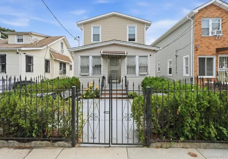 111-35 166th Street, New York, NY, 3 Bedrooms Bedrooms, 9 Rooms Rooms,3 BathroomsBathrooms,Residential,For Rent,166th,0,KEY1017767 111-35 166th Street, New York, NY, 3 Bedrooms Bedrooms, 9 Rooms Rooms,3 BathroomsBathrooms,Residential,For Rent,166th,0,KEY1017767