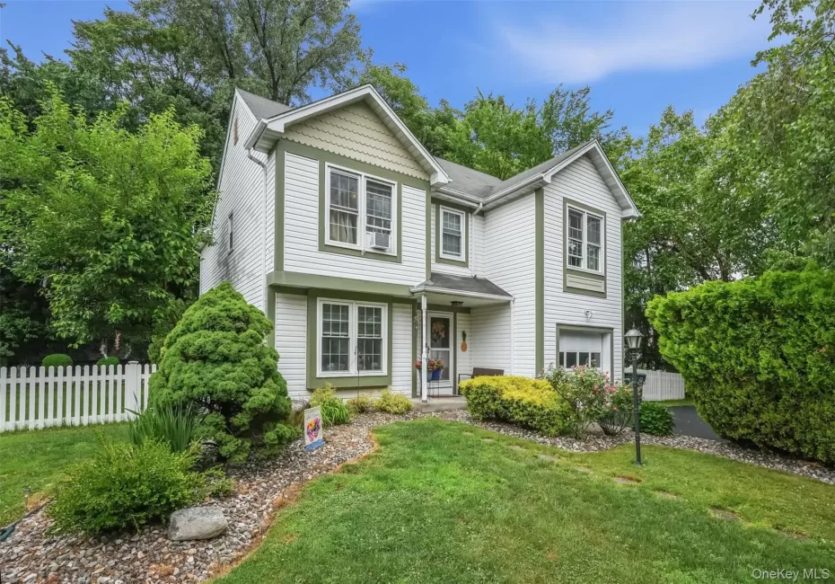 16 Larkin Lane, Haverstraw, NY, 3 Bedrooms Bedrooms, 8 Rooms Rooms,2 BathroomsBathrooms,Residential,For Rent,Larkin,0,KEY1017102 16 Larkin Lane, Haverstraw, NY, 3 Bedrooms Bedrooms, 8 Rooms Rooms,2 BathroomsBathrooms,Residential,For Rent,Larkin,0,KEY1017102