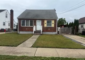 243 Pershing Parkway, Hempstead, NY, 4 Bedrooms Bedrooms, 7 Rooms Rooms,1 BathroomBathrooms,Residential,For Rent,Pershing,0,1018102 243 Pershing Parkway, Hempstead, NY, 4 Bedrooms Bedrooms, 7 Rooms Rooms,1 BathroomBathrooms,Residential,For Rent,Pershing,0,1018102
